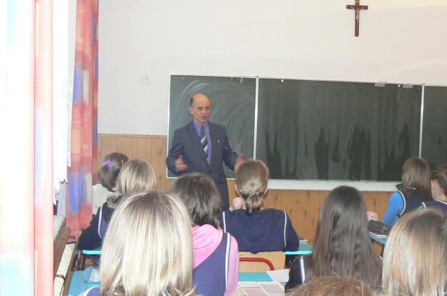 Opowiada nam o zakładaniu stowarzyszeń