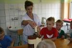 Kawałki owoców wędrują do sokowirówki 2