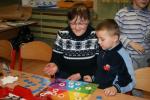 Kacper z mamą w czasie gry