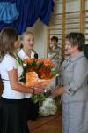 Ania i Sandra składają Pani Dyrektor życzenia imieninowe.