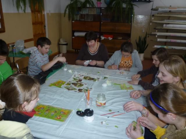 Przygotowywanie motywów świątecznych.