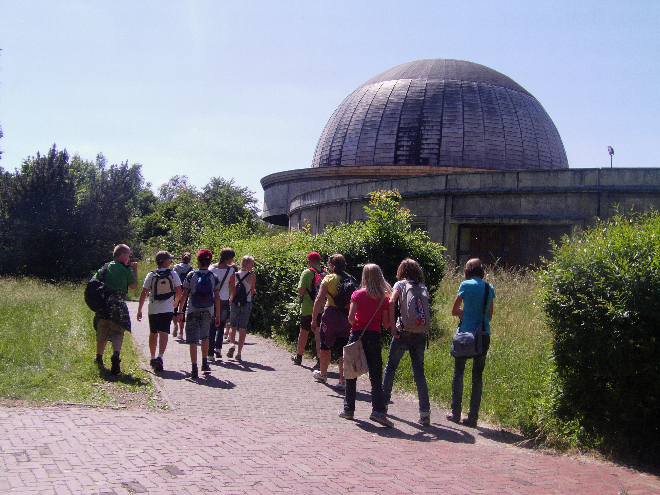 Wracamy ze stacji meteorologicznej do planetarium_.JPG