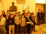 Przed popiersiem Karola Szymanowskiego w Filharmonii.