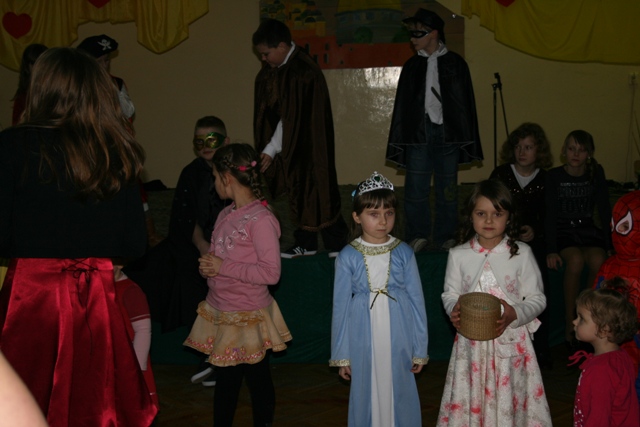 Zabawa "wędrujący koszyk"