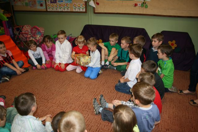 Zabawa '' czarodziejska paczka '' 2